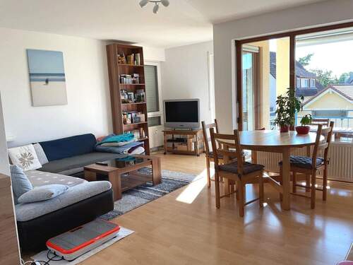 Wohn-/Esszimmer - hell und freundlich - 