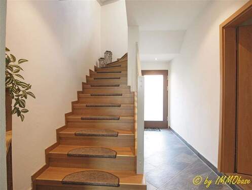 Flur im Erdgeschoss - 7 Zimmer Mehrfamilienhaus, Wohnhaus zum Kaufen in Frankenberg
