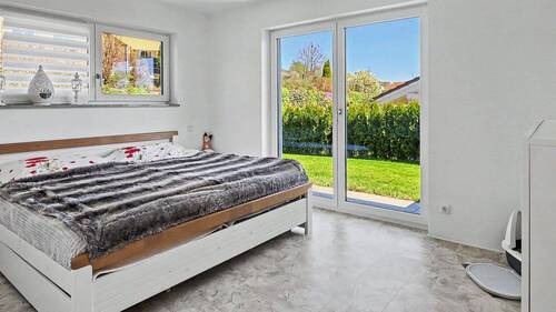 Schlafzimmer mit Zugang zur Terrasse - 