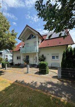 IAußenansicht des gepflegten Hauses - 4 Zimmer Etagenwohnung zur Miete in Ulm