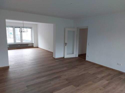 Wohnzimmer-2 - 3 Zimmer Etagenwohnung zur Miete in Nürnberg