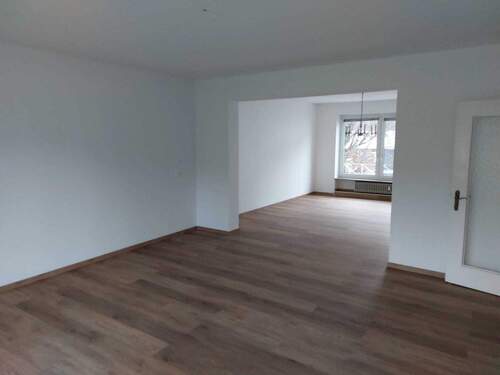 Wohnzimmer-3 - 3 Zimmer Etagenwohnung in Nürnberg