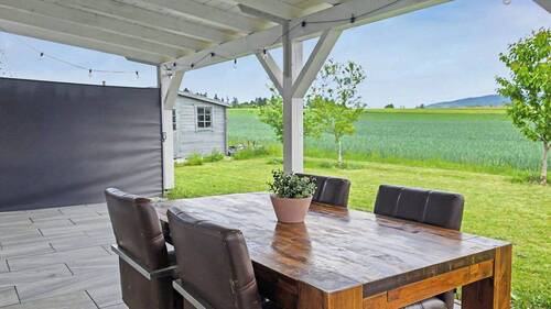 Terrasse mit Blick ins Grüne - 