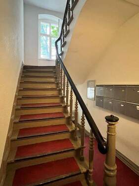 Treppenhaus.mit.Briefkästen - 