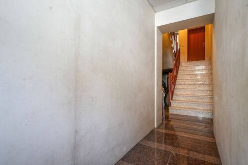 Eingangsbereich - 1 Zimmer Mehrfamilienhaus, Wohnhaus zum Kaufen in Mönchengladbach