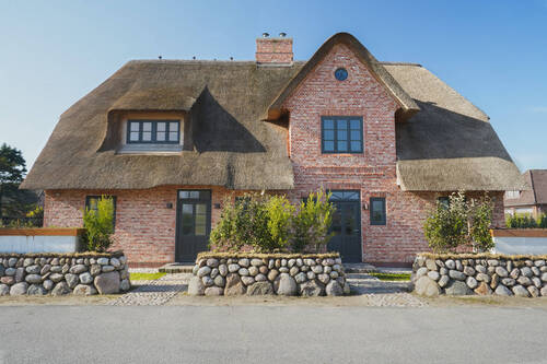 Ostansicht - 5 Zimmer Mehrfamilienhaus, Wohnhaus zum Kaufen in Wenningstedt-Braderup (Sylt)