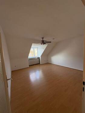 Wohnzimmer - Gemütliche Dachgeschosswohnung in Kassel-Wehlheiden