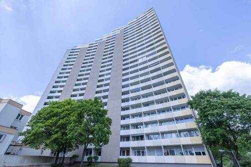 Hausansicht - 2 Zimmer Etagenwohnung zum Kaufen in Erlangen