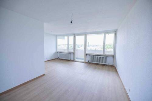 Helles Wohnzimmer - 2 Zimmer Etagenwohnung in Erlangen