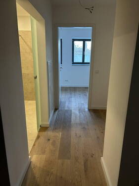 Flur zum 1. Zimmer und Bad - 