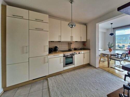 Einbauküche - 2 Zimmer Etagenwohnung zur Miete in Kassel