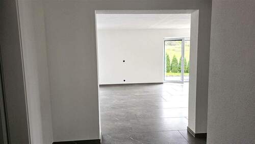 Blick vom Flur ins WoZi - 