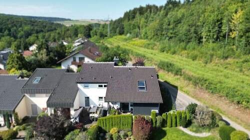 Luftbild Wohnhaus - Traumhaft wohnen am Roten Berg - 898.000,00 EUR Kaufpreis, ca.  215,00 m² Wohnfläche