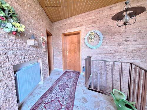 Hauseingang - 5 Zimmer Bungalow in Lauf a. d. Pegn.