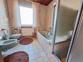 Badezimmer EG Bad und Dusche - 