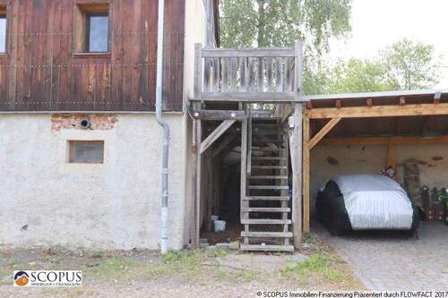 Separater Zugang über Balkon in Wohneinheit 2 - Einfamilienhaus mit 241,00 m&sup2; in Riesa zum Kaufen