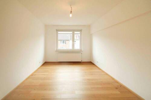 Schlafzimmer 1 - Urban leben und genießen: 3 Zimmer Wohnung mit Balkon in Düsseldorf-Bilk