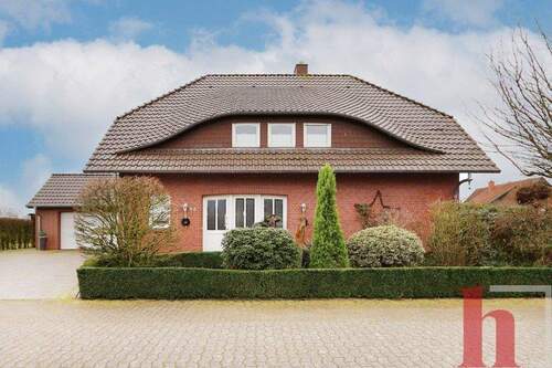 Außen - Gepflegtes Wohnhaus mit Doppelgarage auf einem Erbbaugrundstück in Lohne