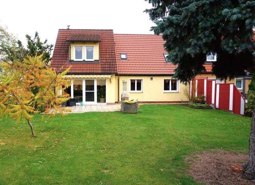 Hausansicht Gartenseite - 5 Zimmer Doppelhaushälfte zum Kaufen in Nürnberg