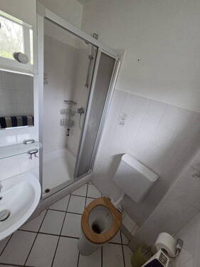 Gäste-WC mit Dusche - 