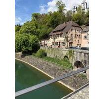 Zweifamilienhaus mit gut vermieteten Gewerbe und zusätzlichen Bauplatz im Hang - Laufenburg (Baden)