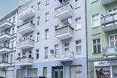 Gebäudeansicht Straße - 2 Zimmer Etagenwohnung zum Kaufen in Berlin