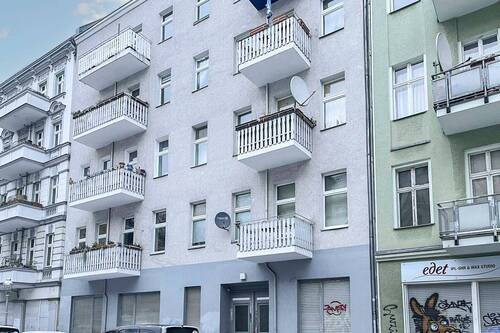 Gebäudeansicht Straße - 2 Zimmer Etagenwohnung zum Kaufen in Berlin