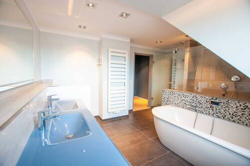 Badezimmer - 3 Zimmer Etagenwohnung zum Kaufen in Marktheidenfeld