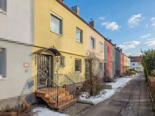 Eingang-Zuweg - Sanierungsbed. Reihenmittelhaus mit Garten und Garage