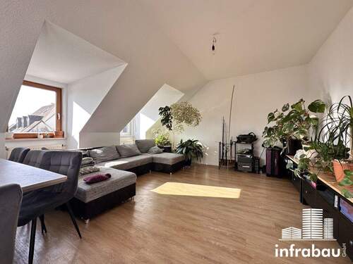 Wohnzimmer - 3 Zimmer Etagenwohnung zum Kaufen in Augsburg