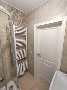 Badezimmer m. Handtuchtrockner - 