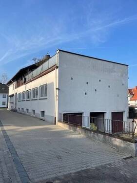 Hausansicht hinten mit Garagen - Mehrfamilienhaus, Wohnhaus mit 368,00 m² in Bünde zum Kaufen