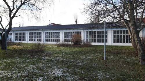 Bild 10 - Verkaufs- oder Lagerhalle auf großem Firmenpark