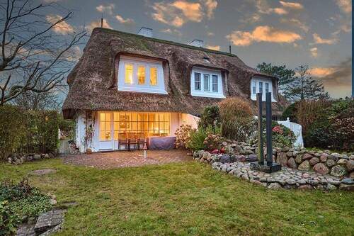 Bild 1 - Endhaus unter Reet mit idyllischem Garten in guter zentraler Lage von Keitum