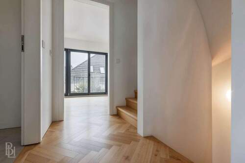 Flur 1.OG Beispiel - (KI generiert) - 