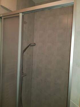 Bad mit Dusche - 