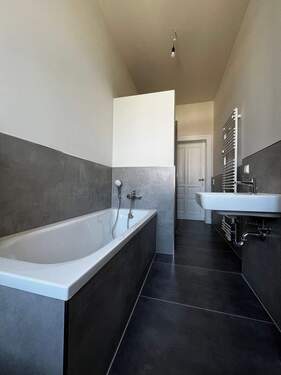 Bad-Badewanne.JPG - 2 Zimmer Etagenwohnung in Görlitz