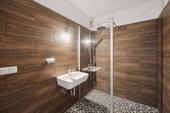 Bad mit Dusche - 2 Zimmer Etagenwohnung zum Kaufen in Berlin