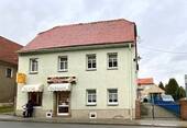 Straßenansicht - 5 Zimmer Mehrfamilienhaus, Wohnhaus zum Kaufen in Bernstadt