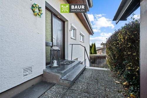 Eingang - 6 Zimmer Einfamilienhaus in Weingarten