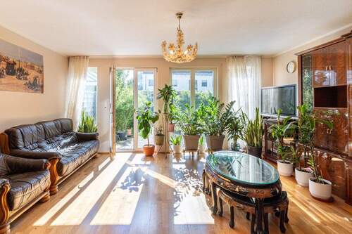 Heller Wohnbereich - 5 Zimmer Reihenendhaus zum Kaufen in Karlsfeld