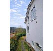 Attraktive Doppelhaushälfte in sonniger Hanglage mit Blick ins Grüne - Wilhelmsfeld