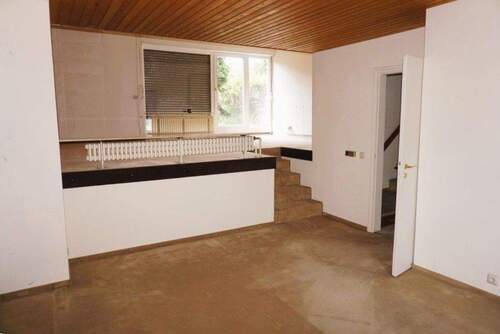 Blick zum Wohnbereich - 8 Zimmer Reihenmittelhaus in Nürnberg