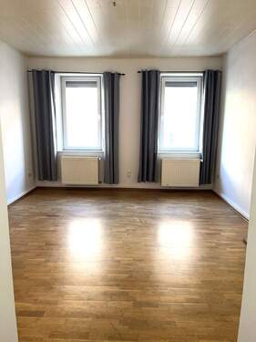 Wohnzimmer b.jpg - 2 Zimmer Etagenwohnung zur Miete in Nürnberg