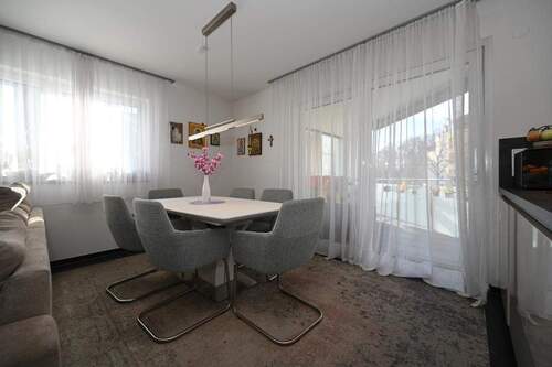 Essplatz am Fenster - Etagenwohnung mit 118,40 m&sup2; in Neumarkt zur Miete