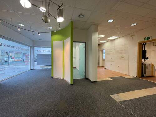 Laden 2 - PROVISIONSFREI - Wohnhaus in zentraler Lage mit Gewerbefläche