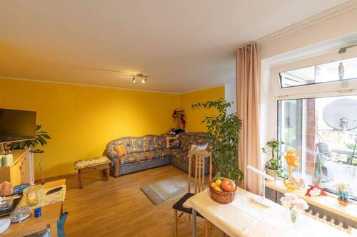 Wohnzimmer - * hell + freundlich * 2 Zimmer * solide vermietet *