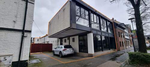 Gewerbe vorne und Hofeinfahrt1 - Kopie.jpg - amarc21 - Bestandsgebäude mit leeren Einheiten - viiele Möglichkeiten