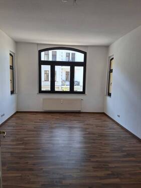 Wohnzimmer - 4 Zimmer Etagenwohnung in Magdeburg