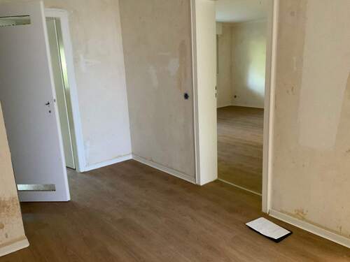 Flur.JPG - großzügige 2-Zimmerwohnung in Wiesbaden Klarenthal
